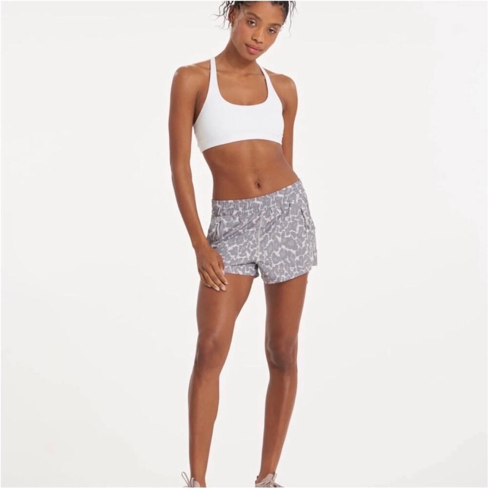 Vuori Dash Shorts Womens Medium Opal Gray Leopard Print Athletic Sporty Travel